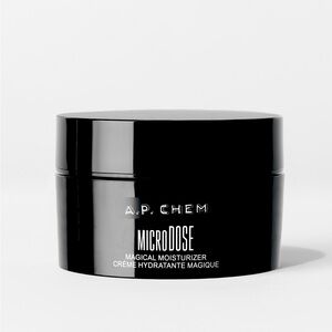 microDOSE Magical Moisturizer® lifts, firms, and reduces lines and wrinkles.